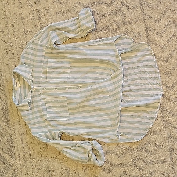 Listicle button front high-low blouse - Picture 2 of 3